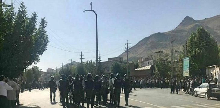 Protesting the killings of the carrier in the city of Baneh and the strikes and the sympathy of the people of eastern of Kurdistan